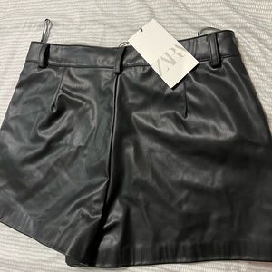Zara Black Leather Shorts(M)